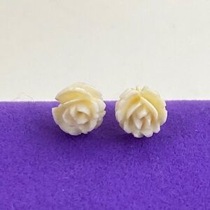 💛 Vintage 14k Gold Cream Rose Stud Earrings